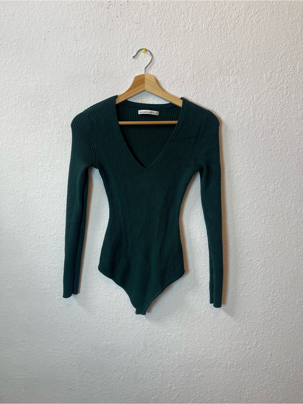 Abercrombie & Fitch Long-Sleeve V-Neck Ribbed Bodysuit size S